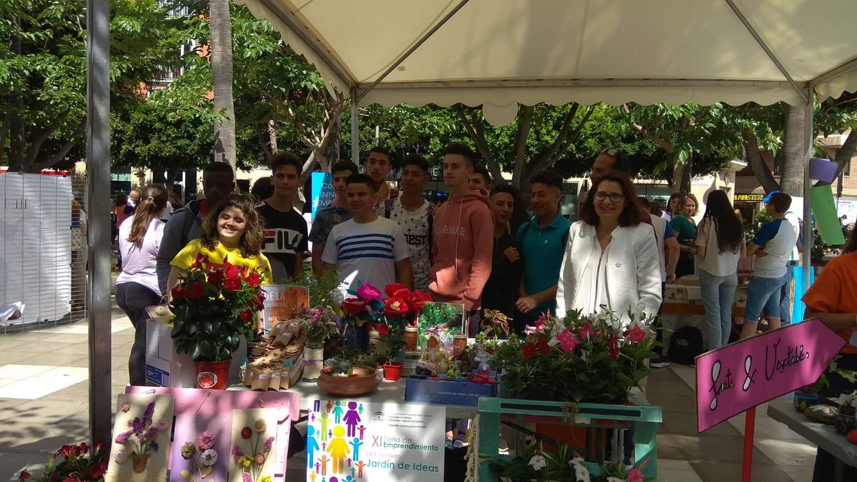 cadealmeria's tweet photo. Proyecto "Jardín de las Ideas" del IES San Isidro fabrica productos manufacturados, reciclando materiales....todo esto y mucho más en el córner: Empresa #FeriasEmprendimiento @empleoJunta @almeriajunta  @educaAnd @InniciaAnd https://t.co/IRykpaqnZr