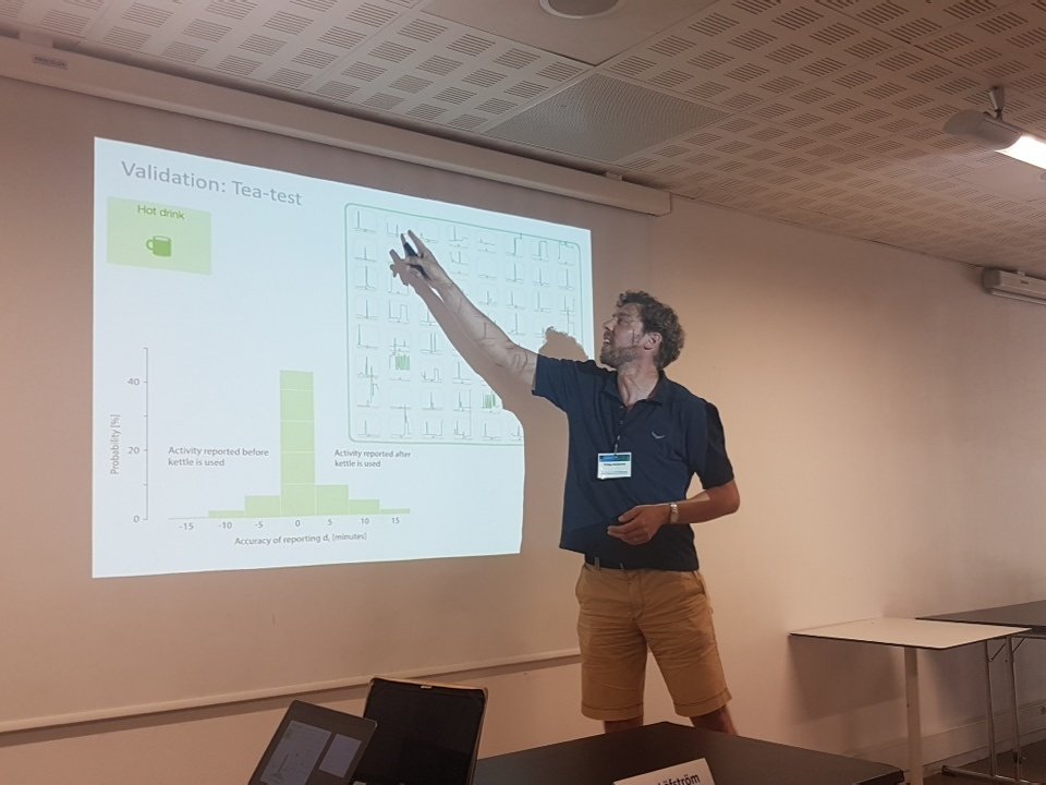 RuthMourik's tweet image. @P_Grunewald presenting about tea kettle spikes and other things and activities in metered profiles and learning about what people enjoy when #usingless #energy #eceee2019