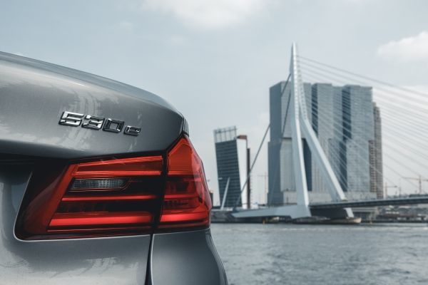 RSMErasmus's tweet photo. Drivers of #hybrid cars will switch to all-electric when nudged, reducing #CO2 emissions – one of the first empirical studies of charging and driving behaviour of #PHEV drivers from @Rotterdam &amp; @BMW. Read more: https://t.co/pymZeg1Kgs https://t.co/pjMtmgYVfx