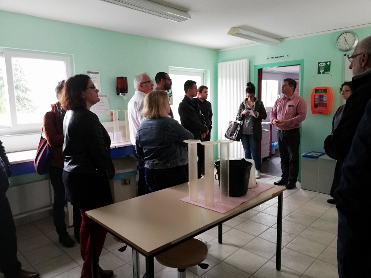 Formations_Eau's tweet photo. Une visite des installations techniques et pédagogiques de l'@OI_Eau sur le site de La Souterraine a lieu ce matin - dans le cadre d'une présentation des entreprises creusoises - organisée par le Pôle Environnement Nouvelle-Aquitaine (@EnviroLim) https://t.co/heZ75ZJS1W