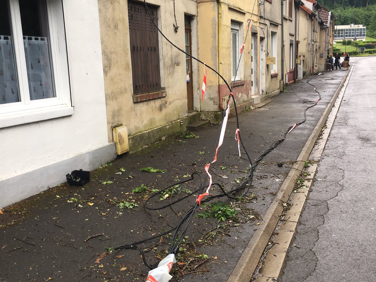 SebValente's tweet photo. Les intempéries d’hier soir ont fait des dégâts #Ardennes
Une vingtaine d’interventions des pompiers du @sdisardennes et 500 foyers privés d’électricité #Rocroi #Vireux #ChaumontPorcien
Nettoyage et retour à la normale ce matin. Reportage @France3CA JT 12h
@Dansamu08 @adumoul1 https://t.co/5ArukXoTWn