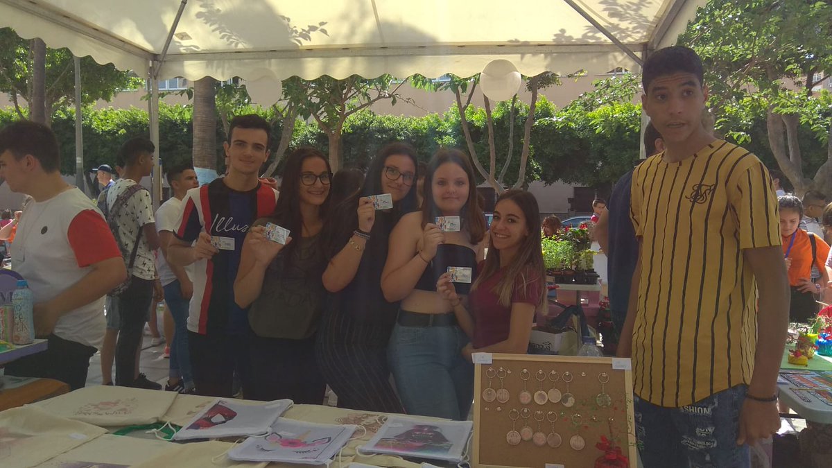 cadealmeria's tweet photo. El Ies Bahía @Bahia_Almeria  con el proyecto "Llaveros Bahía" en el córner Empresa #FeriasEmprendimiento @empleoJunta @almeriajunta  @educaAnd @InniciaAnd @CESARLO89580697 https://t.co/rOU4m3PeXk
