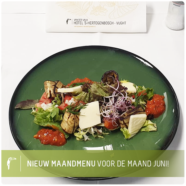 Het maandmenu is een maandelijks wisselend menu voor slechts € 29,50 per persoon! 😋🍴 

Je hebt de keuze uit 4 voorgerechten, 4 hoofdgerechten en 3 desserts. Er is ook altijd een vegetarische keuze, dit keer een heerlijke aubergine salade als voorgerecht. 😍👌