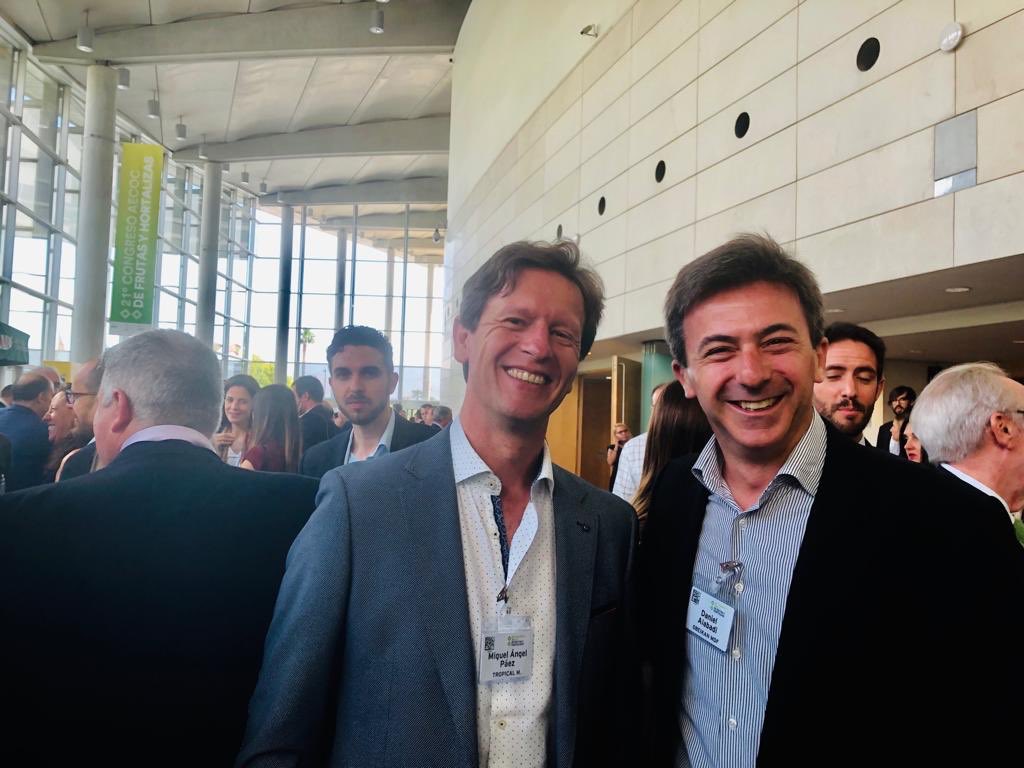 Obeikanmdf's tweet photo. Seguimos disfrutando del 21º Congreso #AECOCFyH. Este año, con “El reto del plástico y la sostenibilidad" como tema central. Empresas como #TropicalMillenium o @bollofruits ya trabajan para adaptarse al horizonte 2030. ¡Sigamos adelante! @AECOC_ES https://t.co/kQsVprHtJG