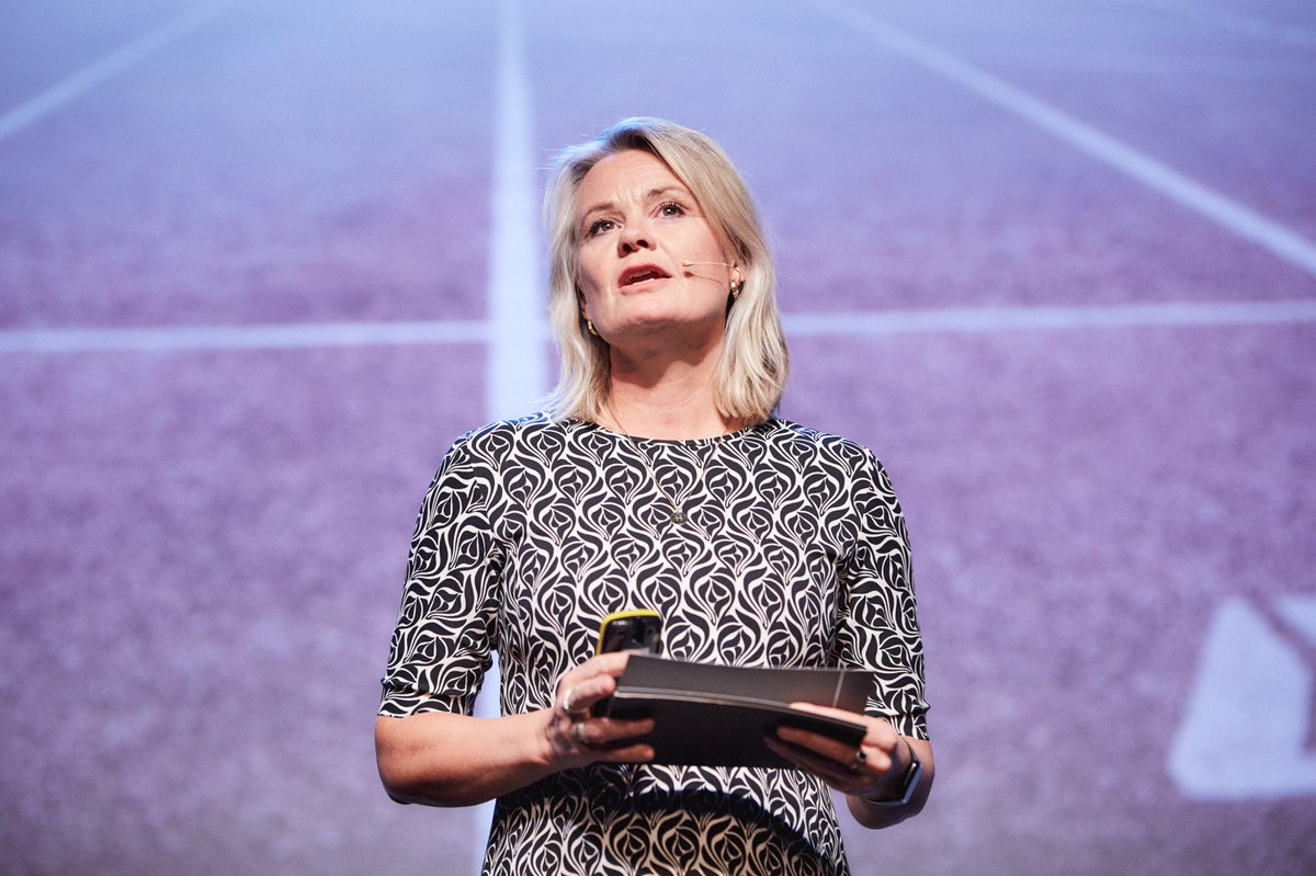 Digitalisering av finansnæringen: ingenting må gå på belastningen av kundenes #tillit til banken. Dette er et viktig mål for å bevare @DNB_Bank sin posisjon, forteller konserndirektør for personmarked, @ingjerdblekeli. #FinDig19