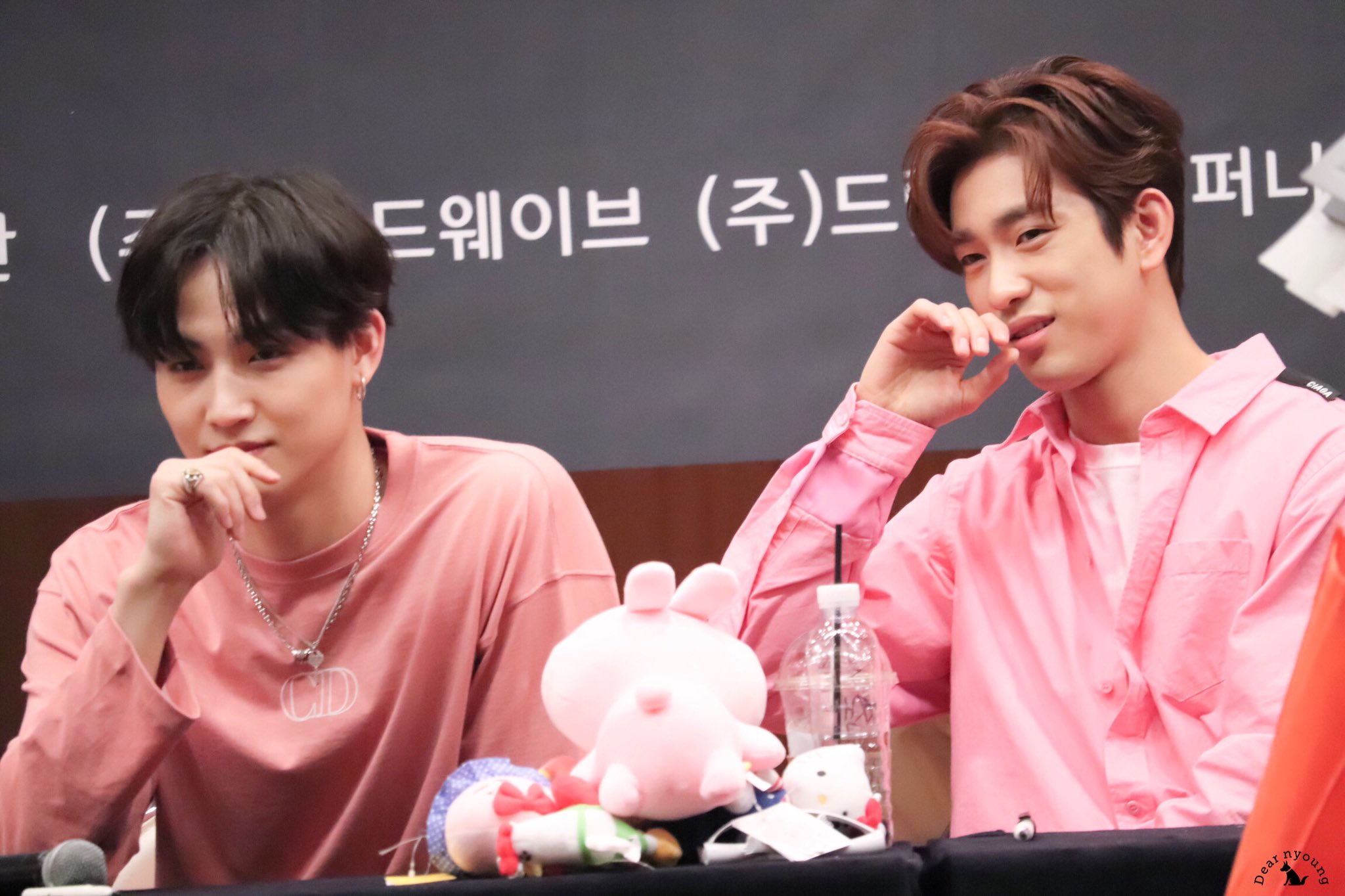 D8SimHOUIAEs43n.jpg:orig