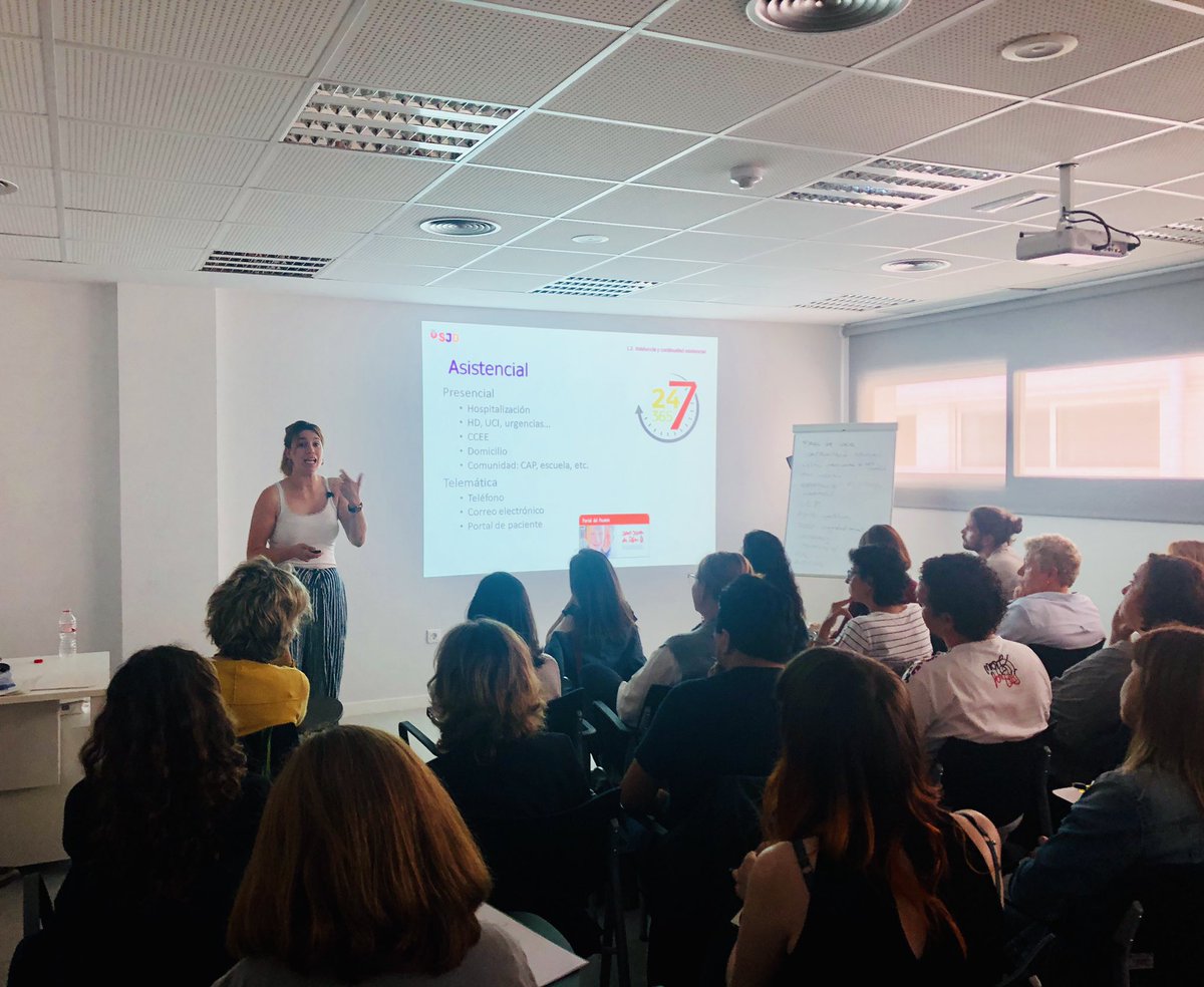 nuriacalamardo's tweet photo. Amb l’Inés Cases parlem de la importància de la coordinació. La gestió del cas clau per donar suport a famílies i nens. #CostadePonent. https://t.co/jJb9yPSGRF