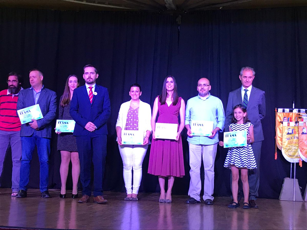 Falla_161's tweet photo. Ahir vàrem arreplegar els premis i distincions otorgats al nostre llibret per el Casal Bernat i Baldoví.
🏆 Premi Mòle
🎖️Distinció Purna
🎖️Distinció Flama major
🎖️Distinció Flama infantil
#Llibret161
#Falles19 
#OrgullRegne
@CasalBiB https://t.co/RuUJuM1wAi