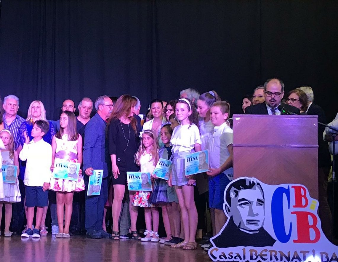 Falla_161's tweet photo. Ahir vàrem arreplegar els premis i distincions otorgats al nostre llibret per el Casal Bernat i Baldoví.
🏆 Premi Mòle
🎖️Distinció Purna
🎖️Distinció Flama major
🎖️Distinció Flama infantil
#Llibret161
#Falles19 
#OrgullRegne
@CasalBiB https://t.co/RuUJuM1wAi