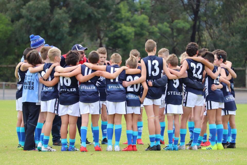 pete_13's tweet photo. Gday @Robbo_heraldsun Berwick Junior Footy Club Under 12 White’s donned the #FightMND socks last weekend in support of @FightMND  #AFL360 @FOXFOOTY #BigFreeze5 https://t.co/wjqRvTZk8g