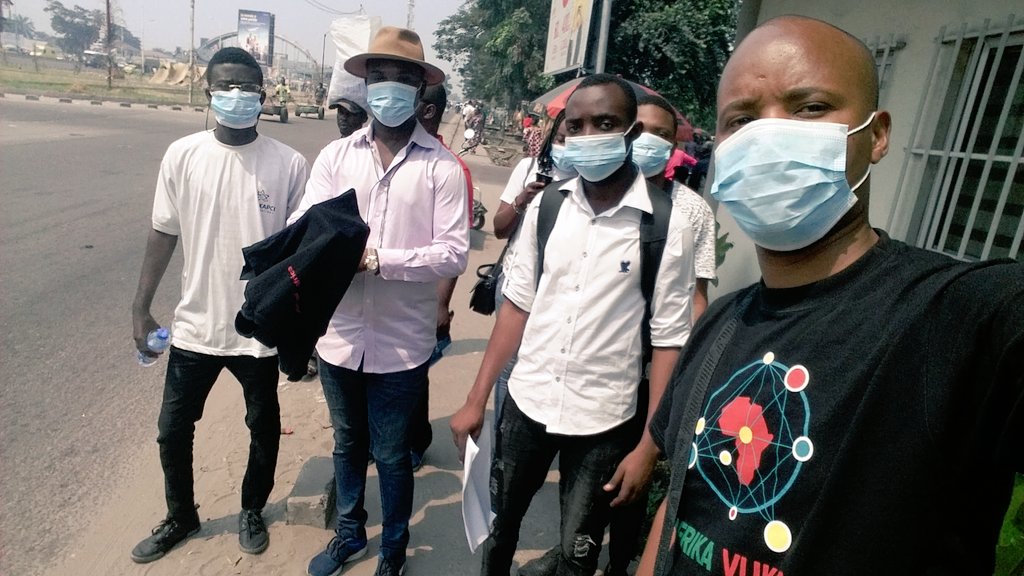 Hlcasbl's tweet photo. #environnementday sous le thème la polutin de l'aire. Les jeunes #Kinshasa marchent contre l'exploitation du pétrole dans le parc virunga et salongo #AfrikaVuka @350Africa @ZER0_missions @PNUDRDC #WorldEnvironmentDay @GoFossilFree @UNEnvironment @GcuCsayn @ninteretse https://t.co/PmNVi02r3I