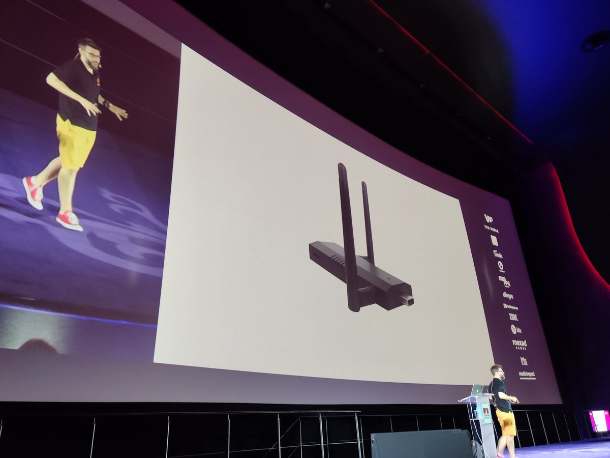 mkonferencja's tweet photo. Robi się niebezpiecznie z @niebezpiecznik na #forumiab ☺️ https://t.co/lqU9IVNbEF