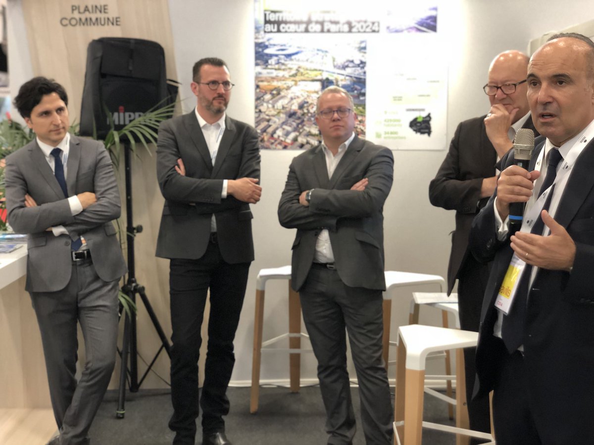 CieDePhalsbourg's tweet photo. Nous sommes fiers d’accompagner @PlaineCommune et @VilleSaintDenis dans la création de leur foncière #commerce. Nous sommes convaincus que c’est un outil essentiel pour le commerce de demain en centre ville. #SIEC19 https://t.co/8xLUDry1Eh