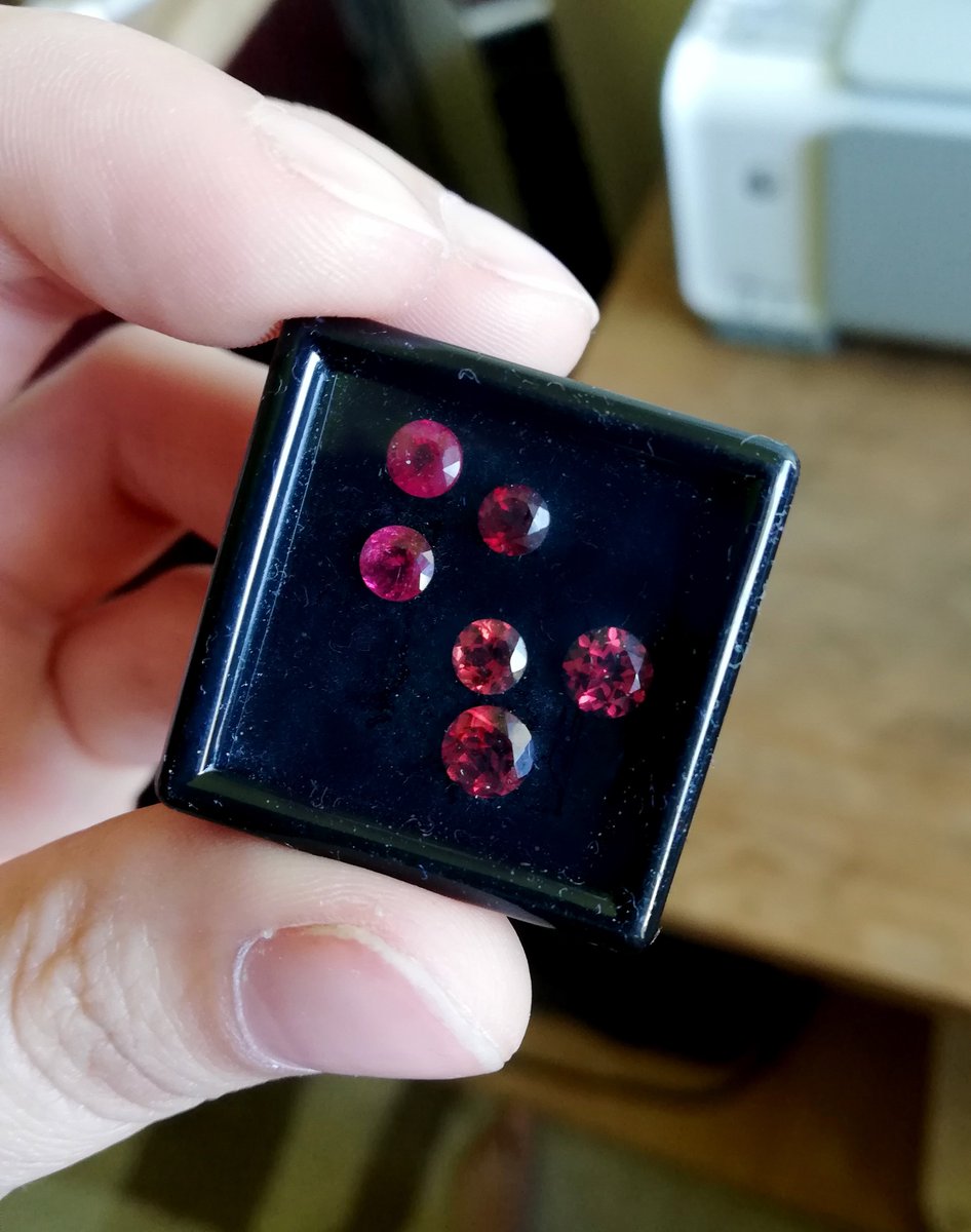 Ajesna's tweet photo. Dragon earrings #workinprogress #ruby #garnet #3Djewellery https://t.co/qMmjEYYs7T