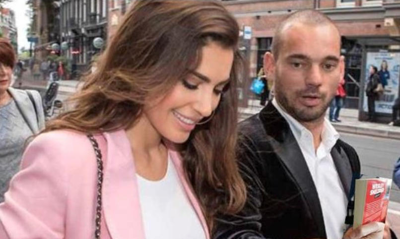 Maarten_Bax's tweet photo. #WesleySneijder gespot met #Yolanthe én zijn (nieuwe) #biografie Net uit! #nieuwsgierig #voetbal https://t.co/P4fFdeRiT9