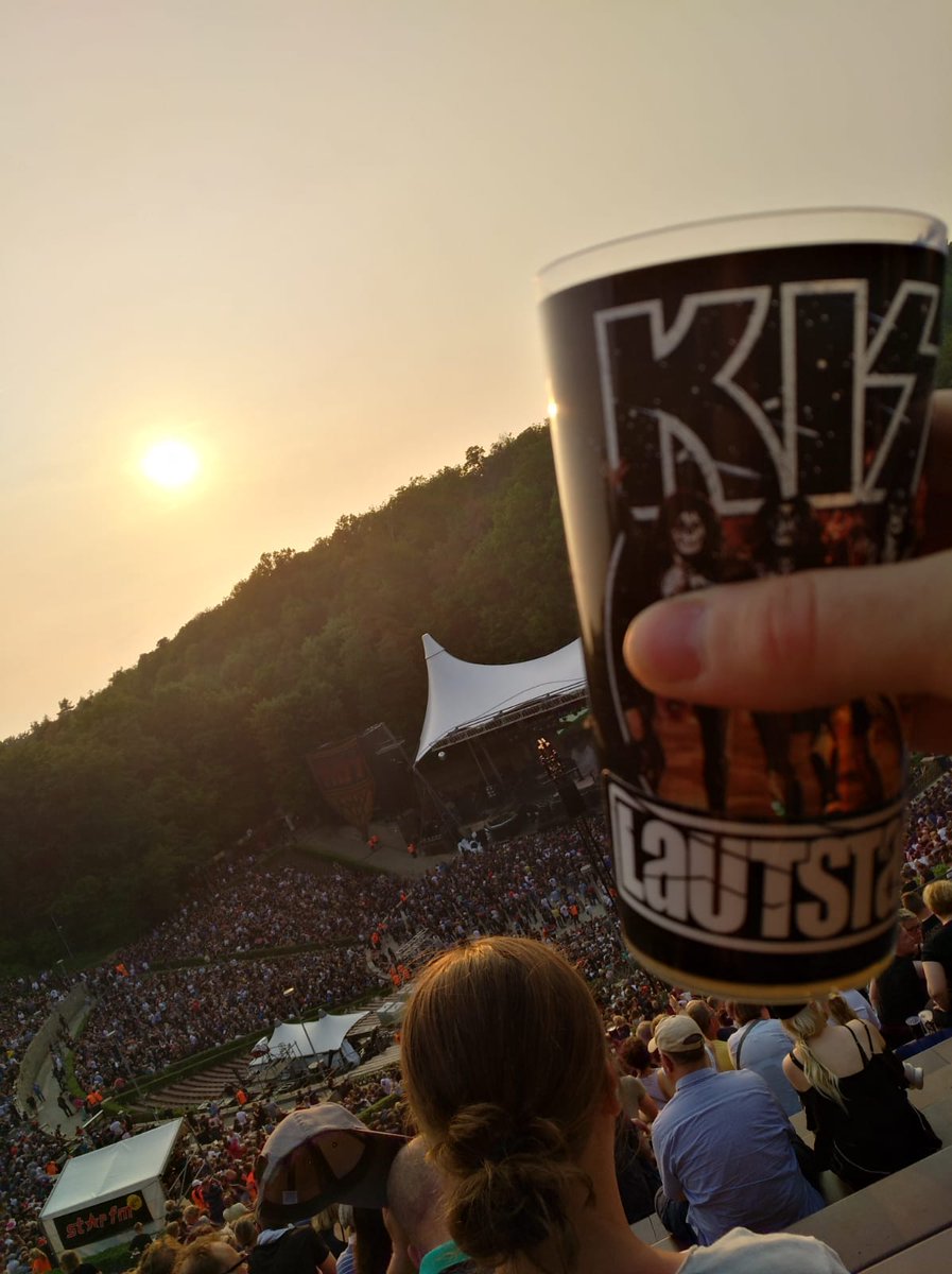 LAUTSTARKbbu's tweet photo. @genesimmons Yeah https://t.co/w5vhQKfcng