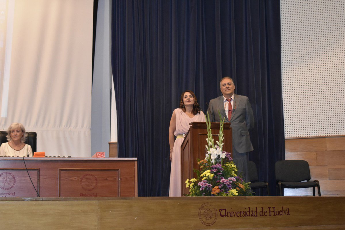 IESSanSebastian's tweet photo. Ayer se graduaron los ciclos formativos de FP de grado medio y superior del IES San Sebastián y se otorgaron los premios a los mejores expedientes de la actual promoción.  El acto estuvo presentado por nuestra compañera Charo Santos y nuestro Orientador Antonio Jiménez. https://t.co/jGJvhNcJHj