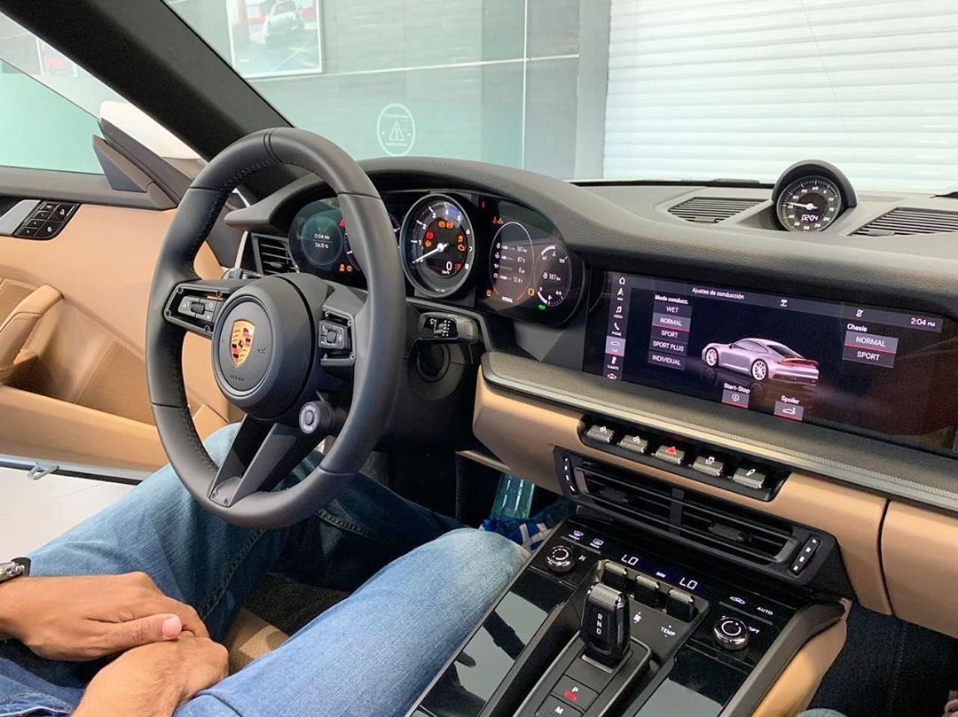 Porsche911UK's tweet photo. Beige interior ?
👍🏻or 👎🏻... https://t.co/TEmHKjCEpV