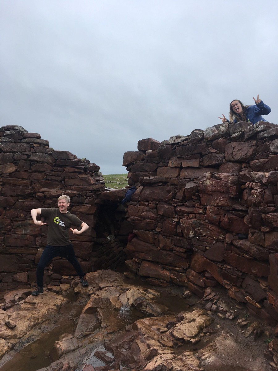 TheBrochProject's tweet photo. #Brochtee Wednesday innit?
Here's one of CBP's Ken at Clachtoll Broch in Assynt - @aocarchaeology's handiwork!
If you've got any brochtee photos we'd love to see them. If you don't got a brochtee, then please visit https://t.co/q9RVrUAmaY!
#Brochs #Archaeology #FWC18 https://t.co/DpPAAN3FWZ