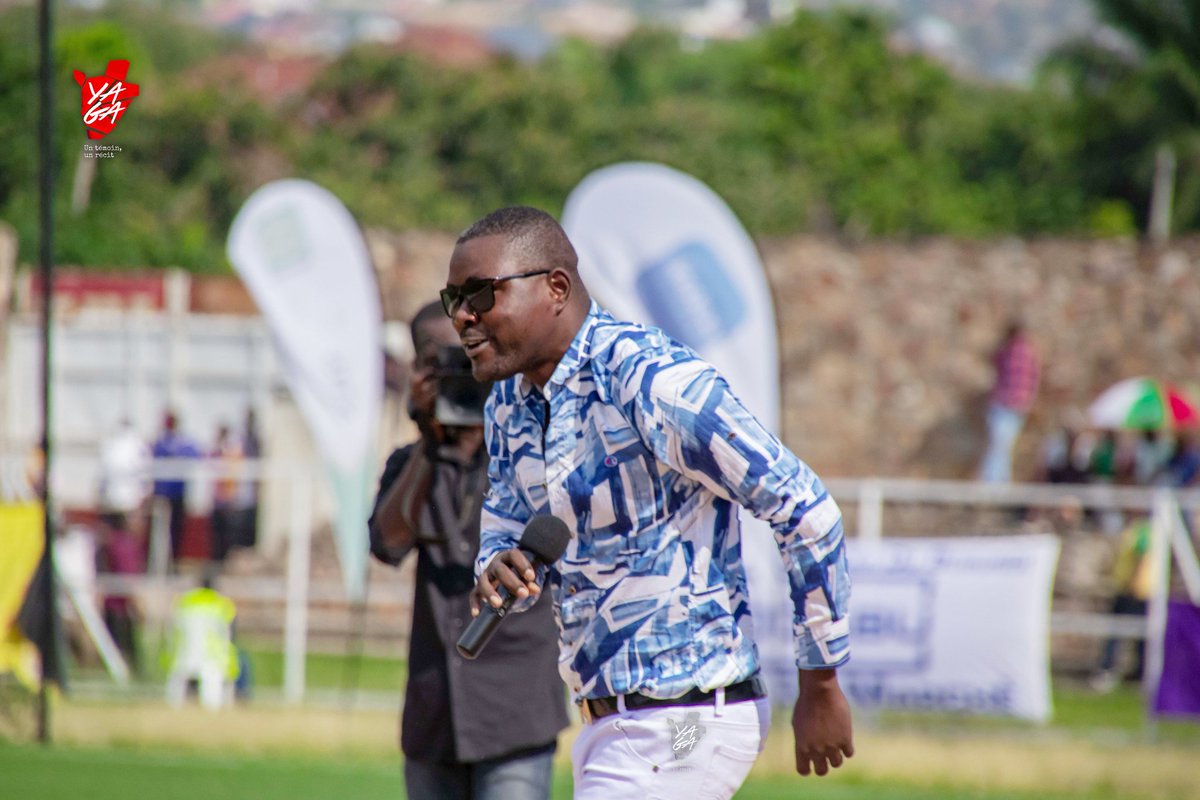 YBurundi's tweet photo. Les stars locales comme Vichou Love, MB Data, Natacha ou encore  Amagaba étaient venus se joindre aux hirondelles pour la célébration d'#IntambaDay.
#Burundi https://t.co/5OhF4NPidU