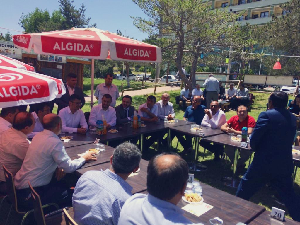avyanar's tweet photo. Bayramımızın 2. Gününde Milletvekilimiz @kulmustafa77_ac ile birlikte Kozaklı ilçemizde Belediye Başkanımız @AkifKabukcuoglu, ilçe başkanım @ucarorhan20078 , teşkilatımız ve hemşerilerimizle bir araya gelip bayramlaşma programımıza devam ediyoruz .. 
#HayırlıBayramlar https://t.co/y2qlyt2hiL