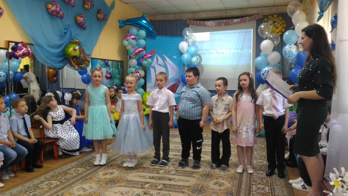 MDOY79_'s tweet photo. 31 мая в учебном корпусе №4 прошел очень трогательный выпускной вечер, немного грустный, но наполненный радостью от того, что первый жизненный этап уже пройден, и впереди ждет увлекательные путешествие на школьном корабле знаний .  Желаем нашим выпускникам  успехов в учебе! https://t.co/JcFHXzRoun