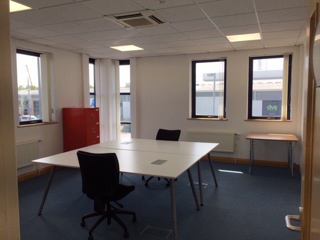 WorkbenchOffice's tweet photo. If you know anyone who's after a serviced office near the centre of Cardiff then Workbench has two offices available for 4 and 6 desks, from £533 per month. 

jason@workbenchoffice.om or call 02921 111 023

https://t.co/ioKlImk3ws @ZokitVale @eagle_labs_cdf https://t.co/t22yDinHPi