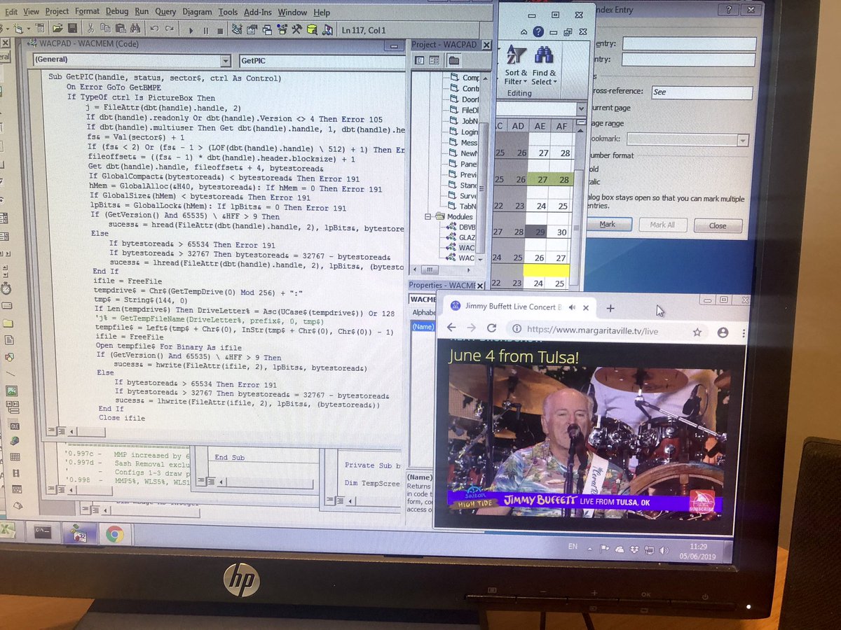 Kenny_The_Kilt's tweet photo. Work day passes like molasses in wintertime... unless you’ve got @jimmybuffett playing #Tulsa in a wee window in the corner of your screen! 😃 #FinsUp from Scotland 🏴 @Margarillas @Margaritaville #JimmyBuffett #jimmybuffettconcert @BOKCenter #workinandplayin https://t.co/jkPoYp1bDC