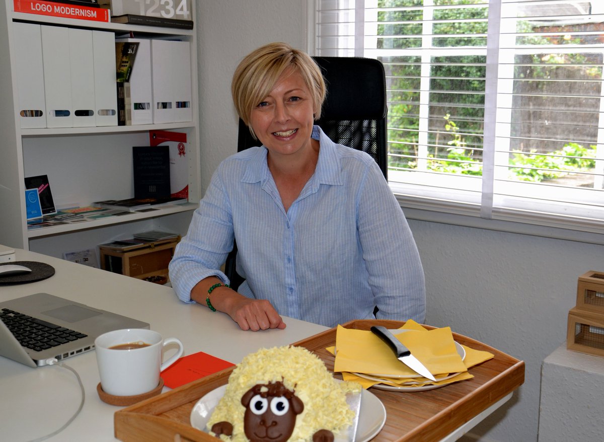 magic_tractor's tweet photo. Please join us in welcoming Linda our new 'FarmHer' aboard The Magic Tractor ...celebrating in style with a 'Lucky Linda Lamb cake 👩🌾🐑🍰🚜🌟👩🌾 #WorcestershireHour #NewRecruit #TeamTractor https://t.co/S3rja6lUCW