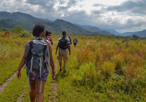 chicaslokasbr's tweet photo. Para os adeptos aoTrekking a trilha para a Cachoeira da Farofa no Parque Nacional da Serra do Cipó é uma ótima opção. A paisagem é exuberante e o contato com a natureza é renovador!
Se tem #post sobre?!? #temsimsenhor.
.
.
👉
https://t.co/C8Fowm5TBG
#rbbv #chicaslokas #rbbv https://t.co/3rDugzKuEM