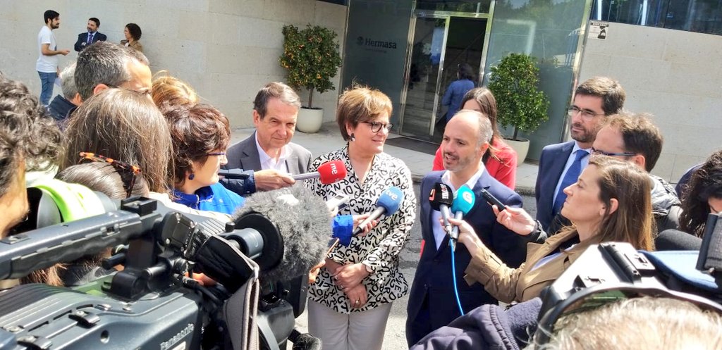 Ángeles Heras Caballero (@angelesherasc) on Twitter photo Con David <a href="/Regades/">David Regades</a> y <a href="/abelcaballero/">Abel Caballero</a> atendiendo a los medios. ‘España –he manifestado- es un gran país en ciencia, por talento y calidad de los resultados de nuestra I+D, y Vigo tiene una capacidad de innovación por encima de la media española’. Con David <a href="/Regades/">David Regades</a> y <a href="/abelcaballero/">Abel Caballero</a> atendiendo a los medios. ‘España –he manifestado- es un gran país en ciencia, por talento y calidad de los resultados de nuestra I+D, y Vigo tiene una capacidad de innovación por encima de la media española’.