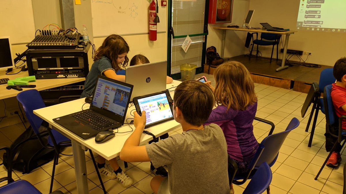 coderdojopd's tweet image. grande concentrazione e al lavoro tutti assieme 😜 😜 😜 
con #CoderDojoPD al #TalentLAB