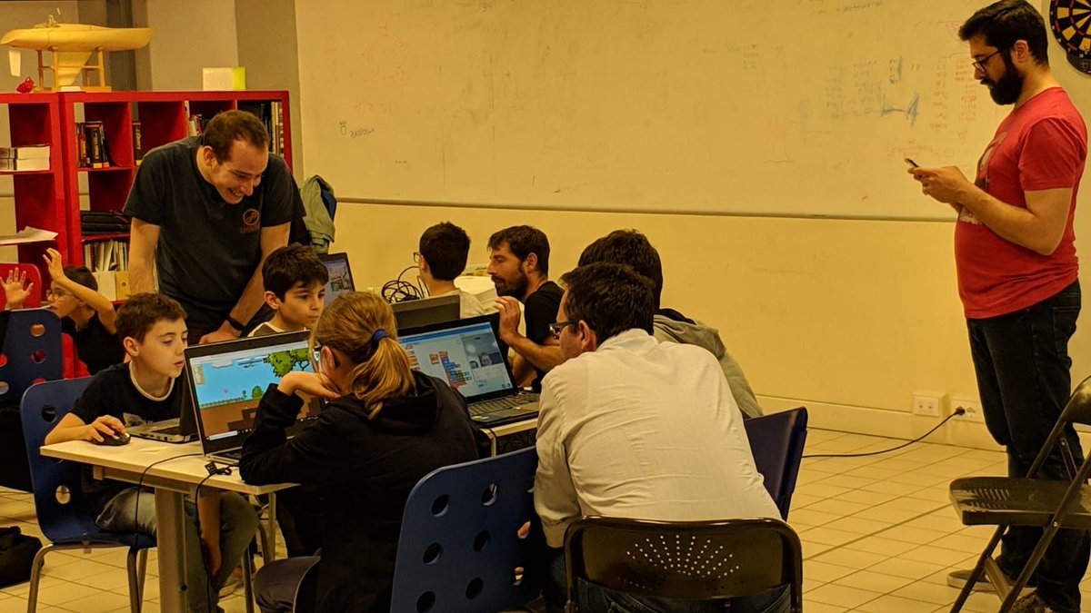 coderdojopd's tweet image. grande concentrazione e al lavoro tutti assieme 😜 😜 😜 
con #CoderDojoPD al #TalentLAB