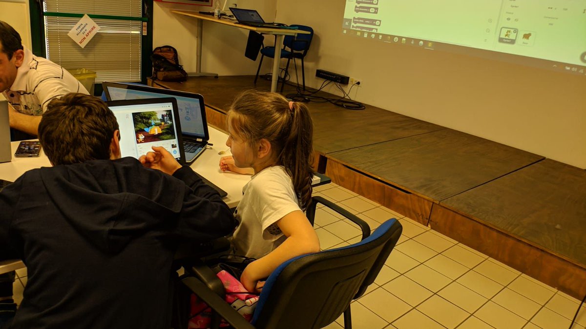 coderdojopd's tweet image. grande concentrazione e al lavoro tutti assieme 😜 😜 😜 
con #CoderDojoPD al #TalentLAB