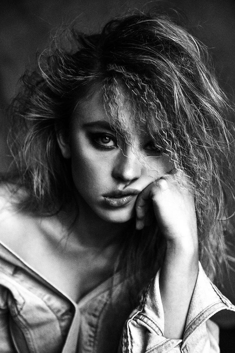 SydneySweeneyIT's tweet photo. #NEW Sydney Sweeney photographed by Damon Baker 

@sydney_sweeney #EmalineAddario #EverythingSucks #EdenSpencer #TheHandmaidsTale #Euphoria #Cassie https://t.co/heEMc1Q6te