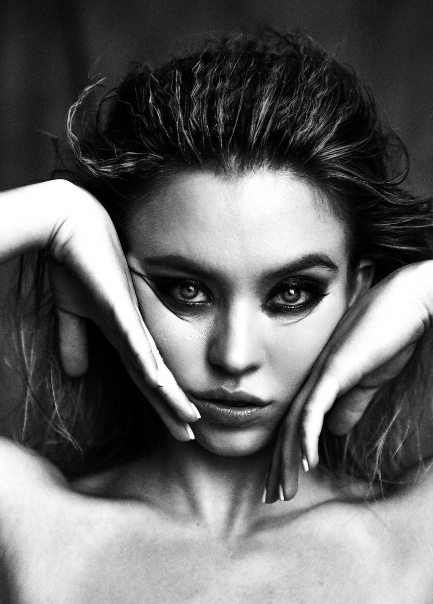 SydneySweeneyIT's tweet photo. #NEW Sydney Sweeney photographed by Damon Baker 

@sydney_sweeney #EmalineAddario #EverythingSucks #EdenSpencer #TheHandmaidsTale #Euphoria #Cassie https://t.co/heEMc1Q6te