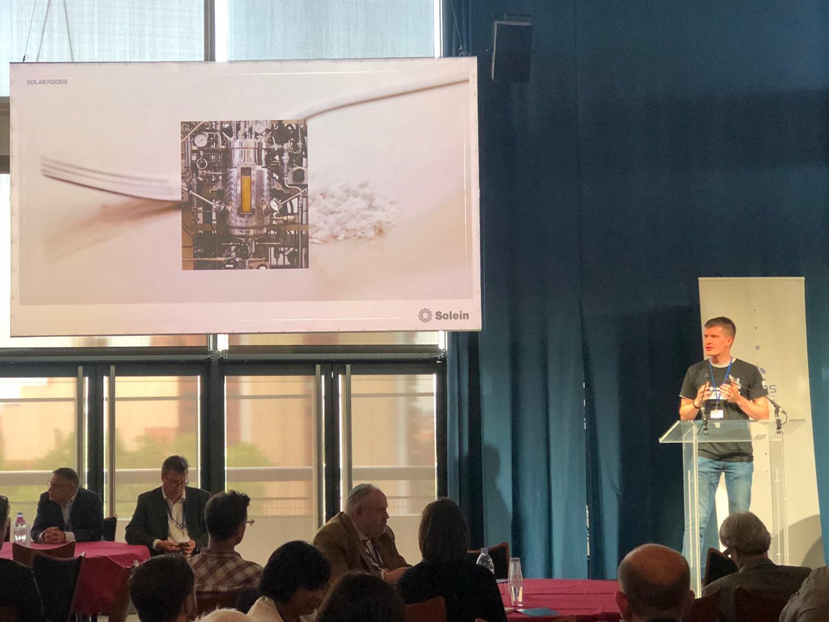 Solar_Foods's tweet photo. @spaceoneers @esabicfinland @ESAbusinessapps @Space4Europe @ValeriaVlasenko @arctic15 @arcticstartup Meanwhile in #smartspace2019 event in #Toulouse organised by @ESAbusinessapps: Daniel Rotko explains food in #Mars, in the @Solar_Foods' way... https://t.co/0X61WL0zni