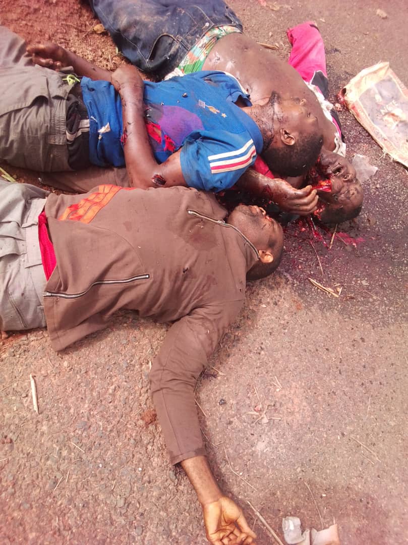 Fombat2's tweet photo. [05/06 11:07] +237: Three Balikumbat civilians brutally killed by lrc terrorists soldiers in Babungo as they went for a burial. Fombat plz what is the intern'l community saying? @UN @PScotlandCSG @UKParliament @AsstSecStateAF @POTUS @theresa_may #GenocideInSouthernCameroons https://t.co/M5Px8iASQO
