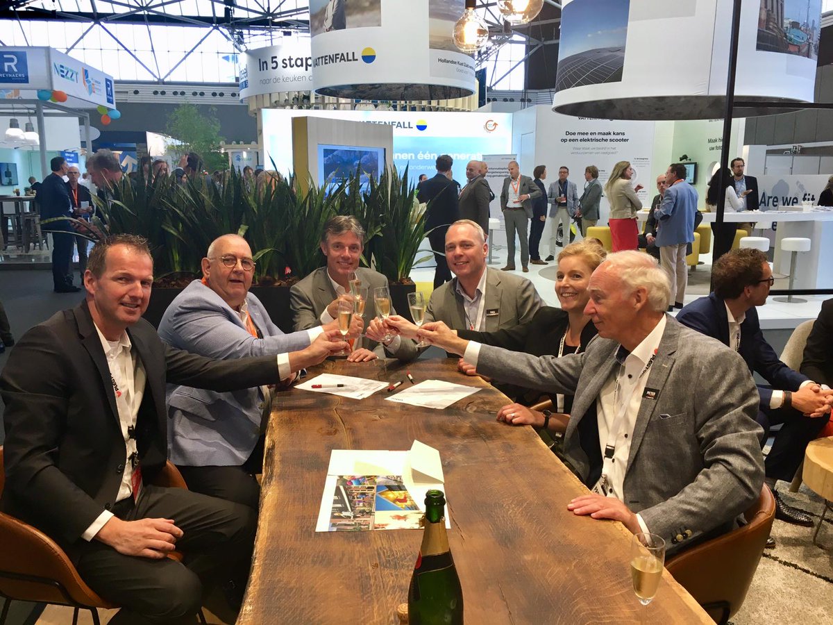 Proost moment voor Plegt-Vos en Lunee Vastgoed op de provada.
Realisatie 55 woningen Raamsdonksveer is een feit.
<a href="/Plegt_Vos/">Plegt-Vos</a>
