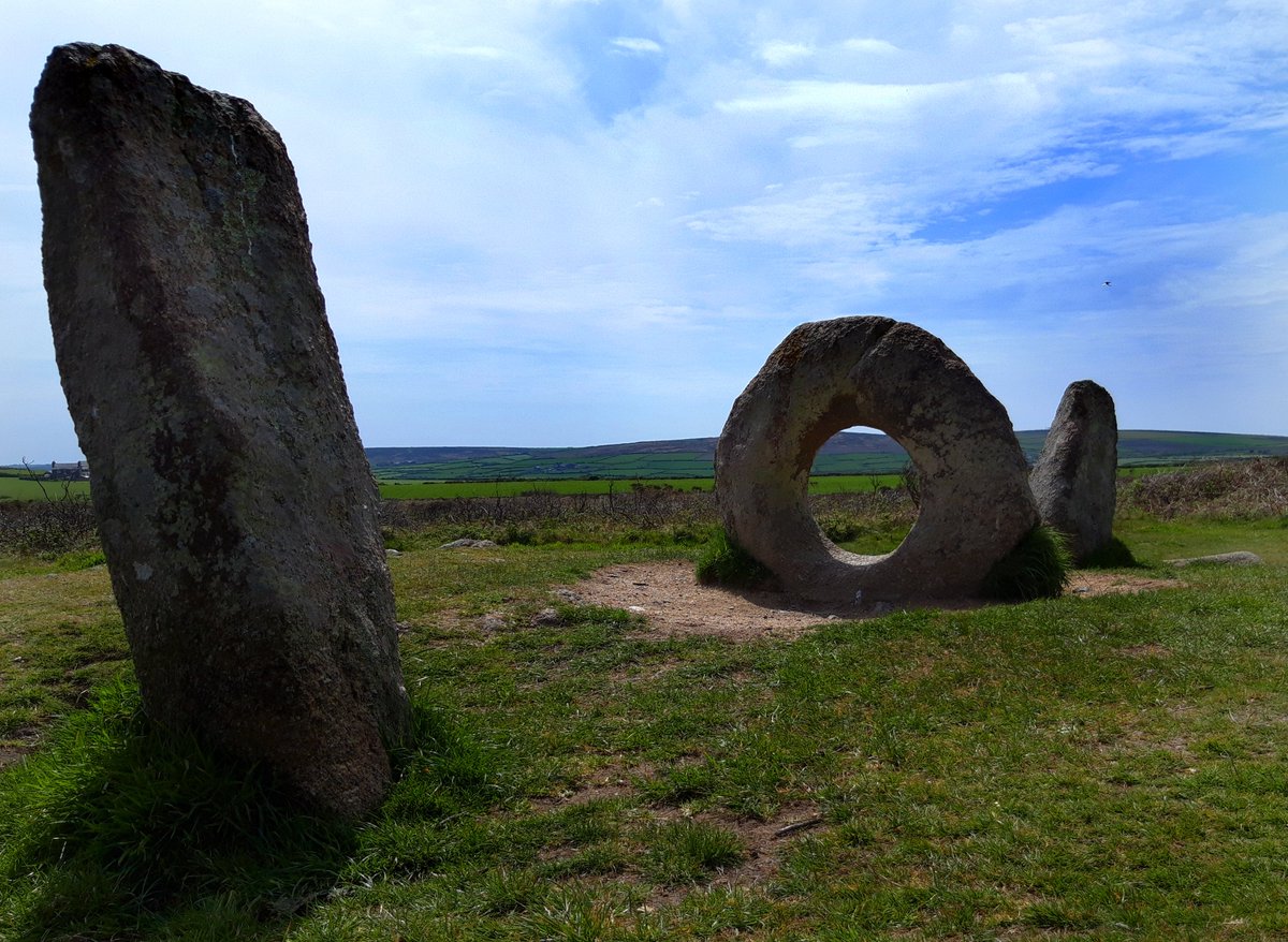  #PrehistoryOfPenwith: A ThreadThe end of  #Cornwall where I live,  #Penwith, is incredibly rich in prehistory.I know very little about our standing stones/circles and fogous so this thread's here for me to learn a bit more and share my photos.Please contribute! #megalithic