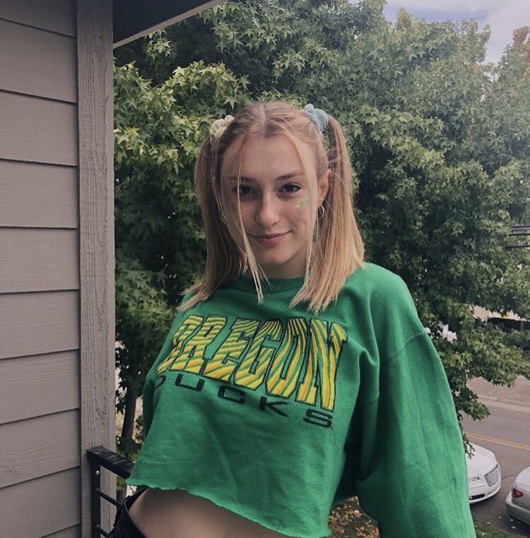 Happy birthday to our sister Kate!! We love you so much and hope you have the best day!!🍰💛🎉