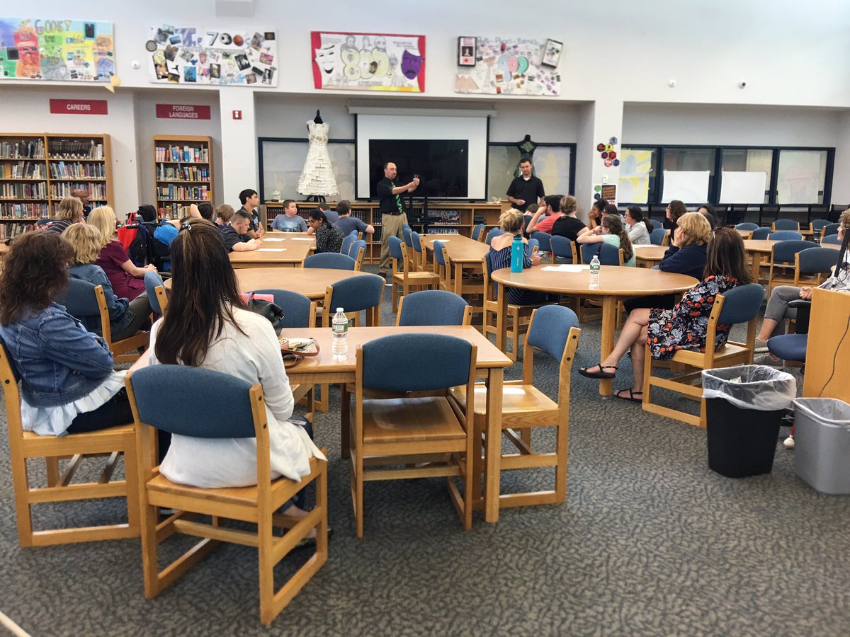 MHSSMediaCenter's tweet photo. Mr. Seigel @DaretoAwesome working with Mr. Apice’s Technology class to train visiting Holmdel High School Students on how to use Ozobots! #MTPSPride @CoachApice @MHSSPrincipal #FutureReadyNJ @Ozobot @HolmdelHS https://t.co/QYO3ZikLWW