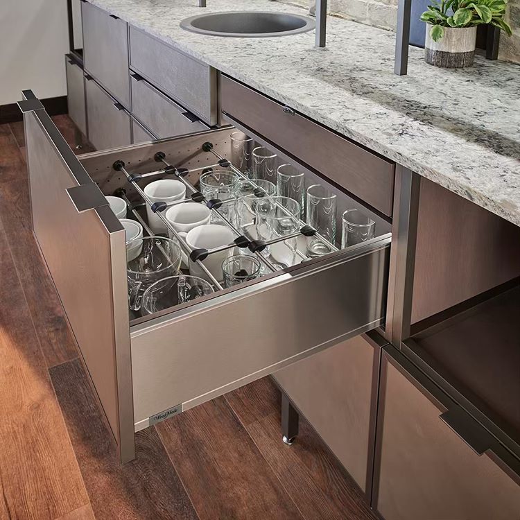 pulosdesigns's tweet image. Adjustable partitions in this organizational drawer from @Wood-Mode . Talk about organization 👌🙌 #StorageSolutions #WednesdayTalks #KitchenDesign