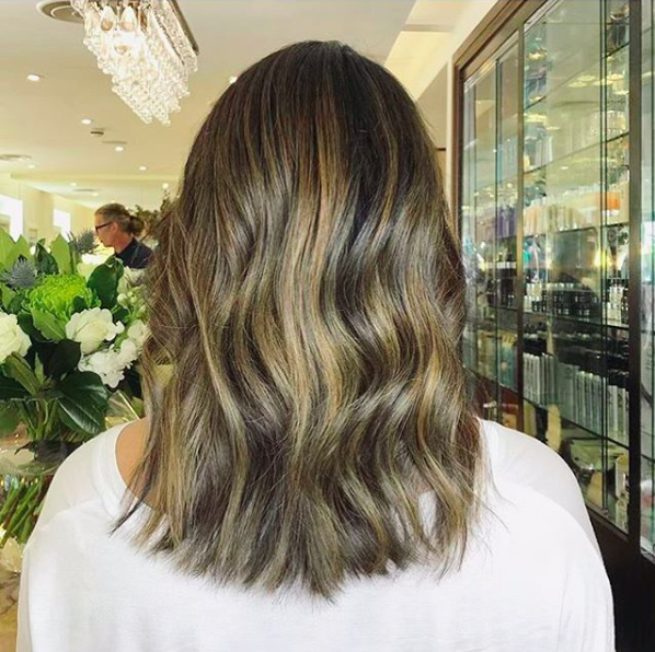 NickyClarkeUK's tweet photo. Ash blonde by @tamehairstylistlondon๐
#olaplex #olaplextreatment #balayagehighlights #balayaged #rootybalayage #bestofbalayage #ashblonde #ashblondebalayage #blondie #haircolour #hairstylist #hairideas #rootyblonde #nickyclarke #nickyclarkeuk https://t.co/CoyijVp4N0