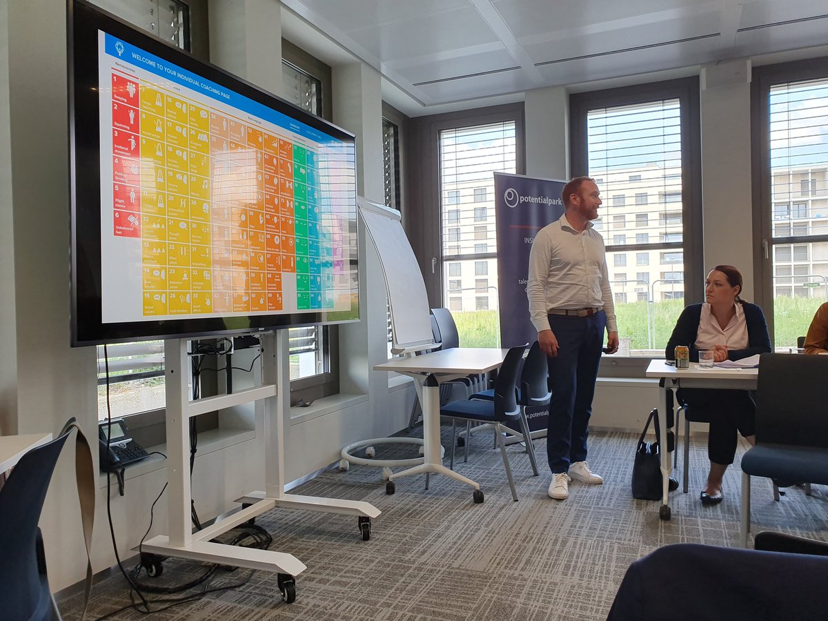 📸 Inspiring talk today with <a href="/davidjpphillips/">David Phillips</a> at the <a href="/PotentialparkAB/">Potentialpark</a> #future forum about how to become a good speaker and what is revealed from our style of #communication 🤔👏

See more: The 110 techniques of communication and public speaking #TEDxZagreb youtu.be/K0pxo-dS9Hc