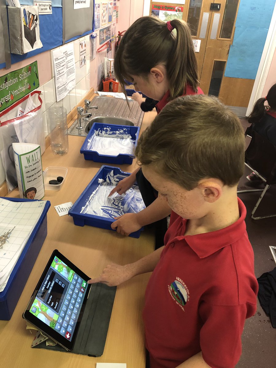 Hendrefoilan's tweet photo. Trying multi-sensory approaches to learn our spellings #hdfpyear4 #hdfplit https://t.co/M5LxIZmxuM