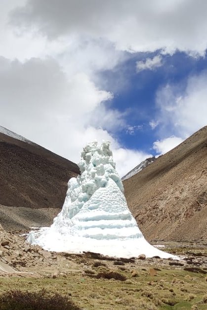 Wangchuk66's tweet photo. ARTIFICIAL GLACIERS OF LADAKH 
With global emissions n local air pollution glaciers are melting fast but this Ice Stupa in Shara valley still stands 10 stories tall on #worldenvironmentday .
At this rate it should cross the summer to become world's 1st perennial man-made glacier. https://t.co/rqvK5XvBFm