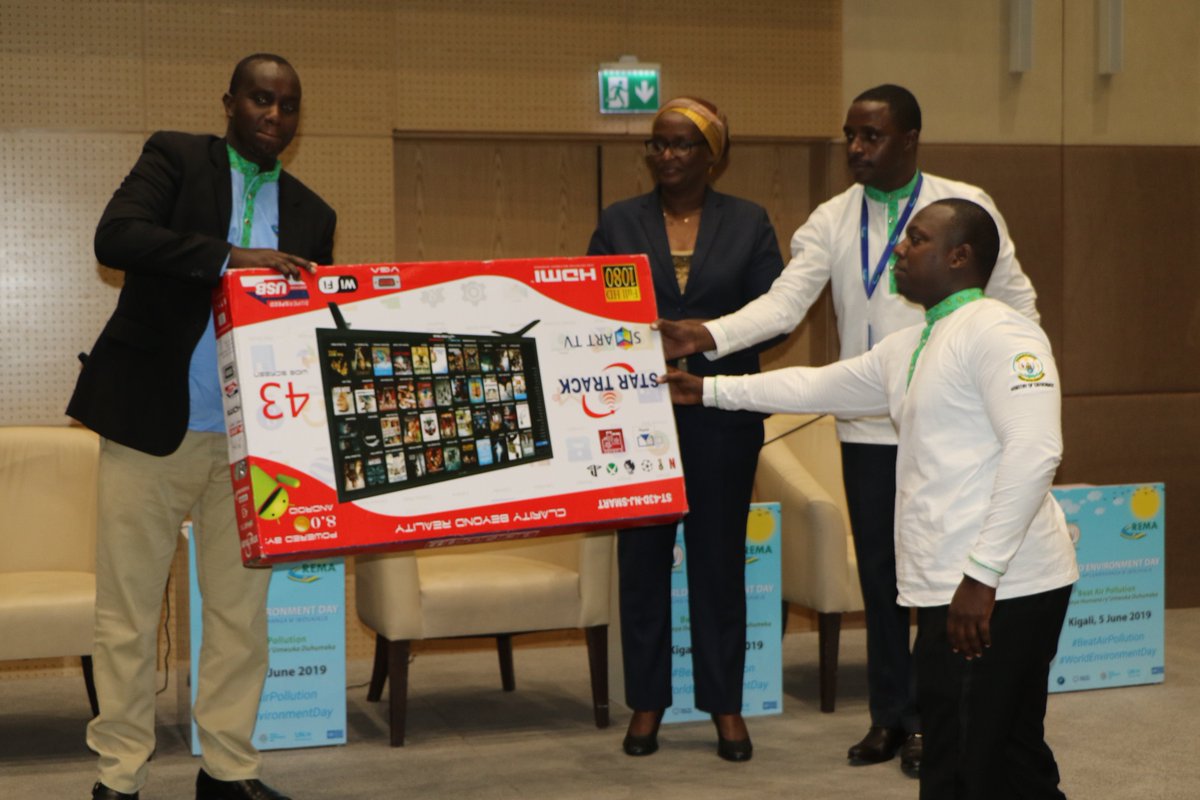 During the celebration, best practices and innovations in beating air pollution were recognised from categories of districts, SMEs in the private sector, higher learning institutions, TVET schools, media and community #WorldEnvironmentDay #BeatAirPollution