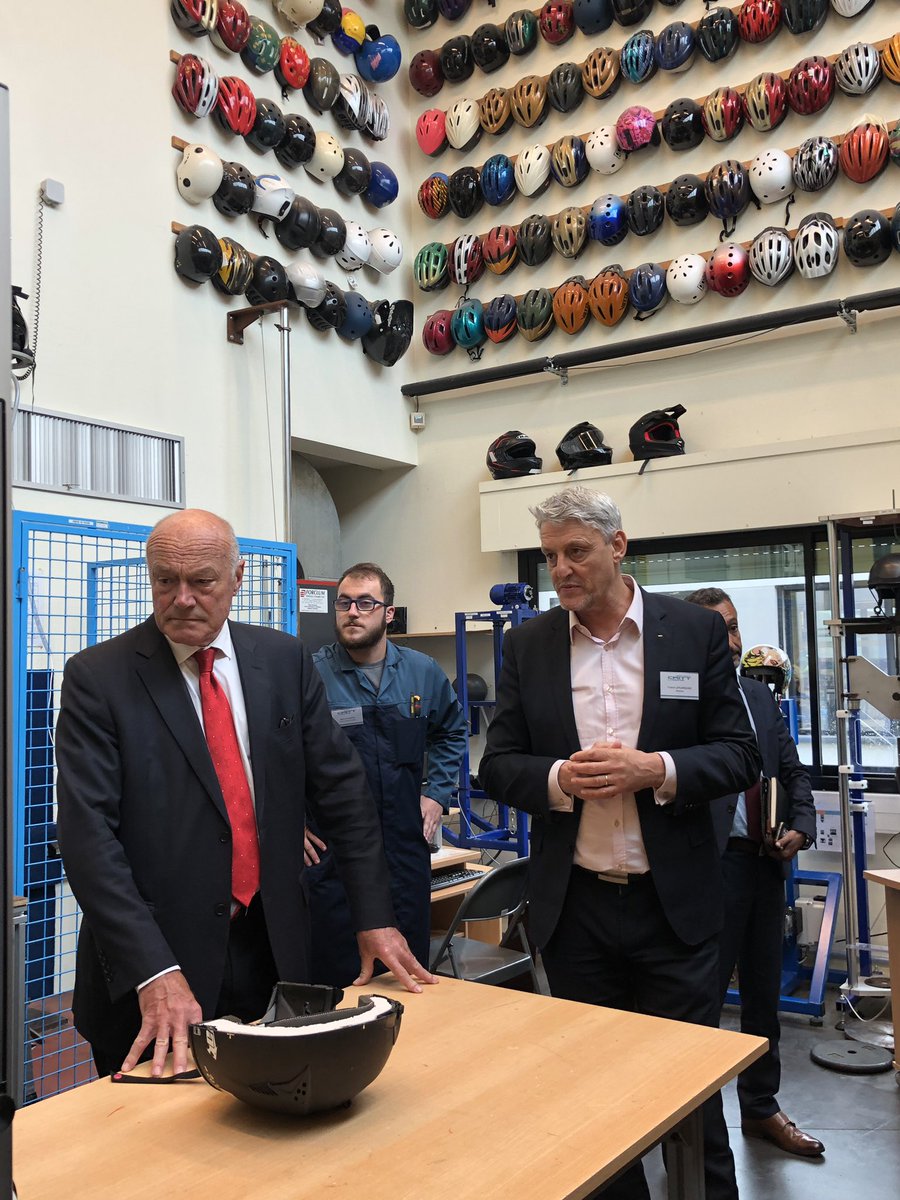 DaugeValerie's tweet photo. Pour terminer cette journée aux côtés d’@al_rousset nous sommes allés visiter le #CRITT #sport #loisirs à #Châtellerault bancs d’essais #optique équipements #sportifs #laboratoire #tests #certification #savoirfaire #sécurité https://t.co/nn0HRbkN7B