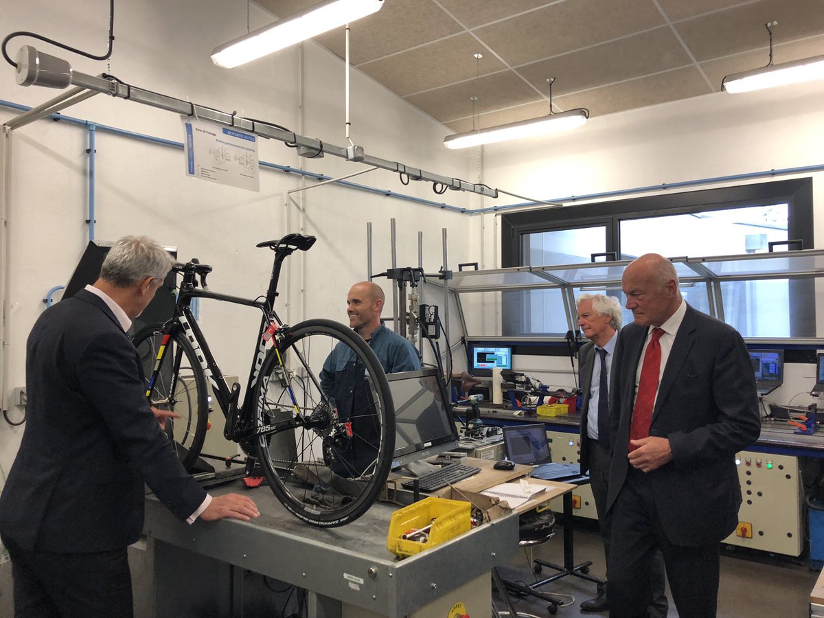 DaugeValerie's tweet photo. Pour terminer cette journée aux côtés d’@al_rousset nous sommes allés visiter le #CRITT #sport #loisirs à #Châtellerault bancs d’essais #optique équipements #sportifs #laboratoire #tests #certification #savoirfaire #sécurité https://t.co/nn0HRbkN7B